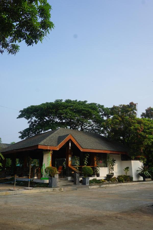 Floating Sanctuary Resort Powered By Cocotel Bulacan ภายนอก รูปภาพ