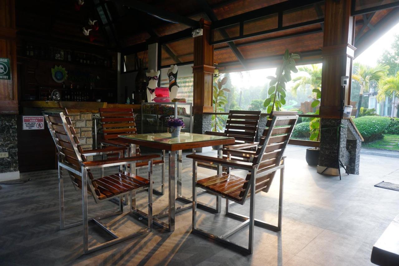 Floating Sanctuary Resort Powered By Cocotel Bulacan ภายนอก รูปภาพ