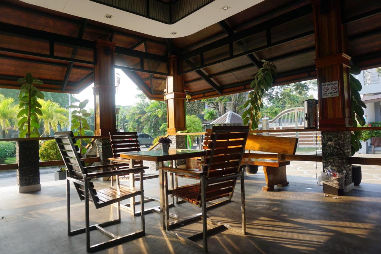 Floating Sanctuary Resort Powered By Cocotel Bulacan ภายนอก รูปภาพ