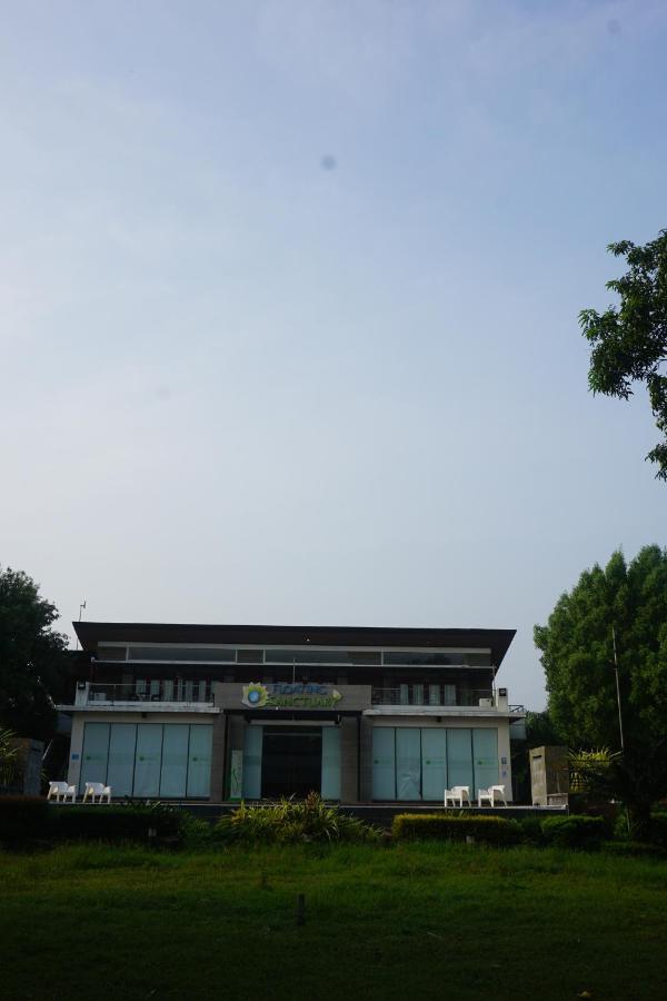 Floating Sanctuary Resort Powered By Cocotel Bulacan ภายนอก รูปภาพ