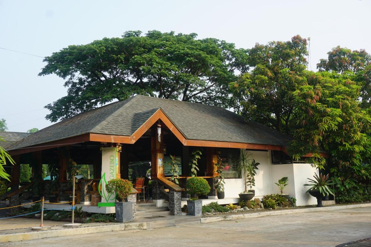 Floating Sanctuary Resort Powered By Cocotel Bulacan ภายนอก รูปภาพ