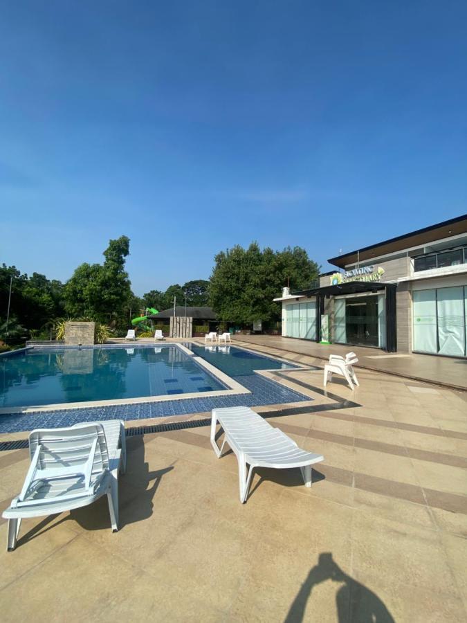 Floating Sanctuary Resort Powered By Cocotel Bulacan ภายนอก รูปภาพ