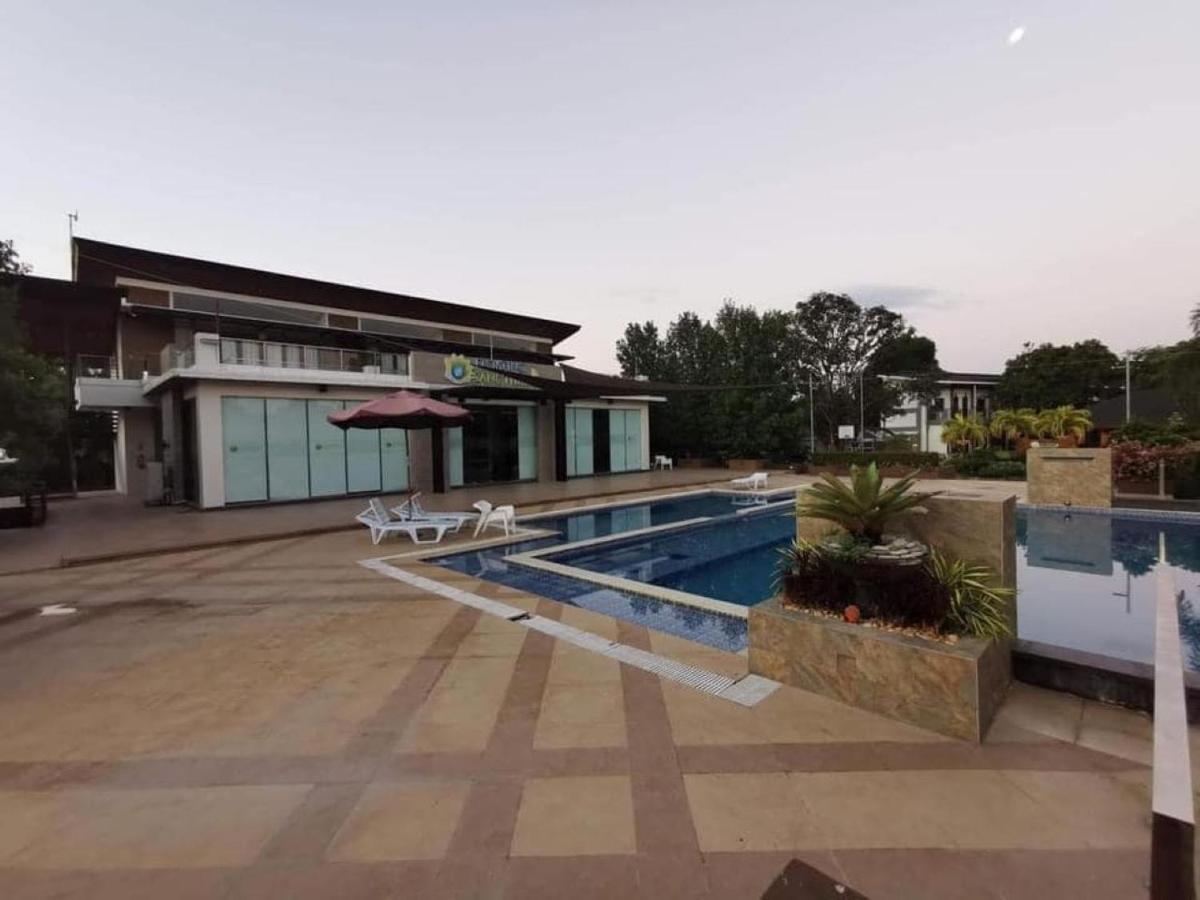 Floating Sanctuary Resort Powered By Cocotel Bulacan ภายนอก รูปภาพ