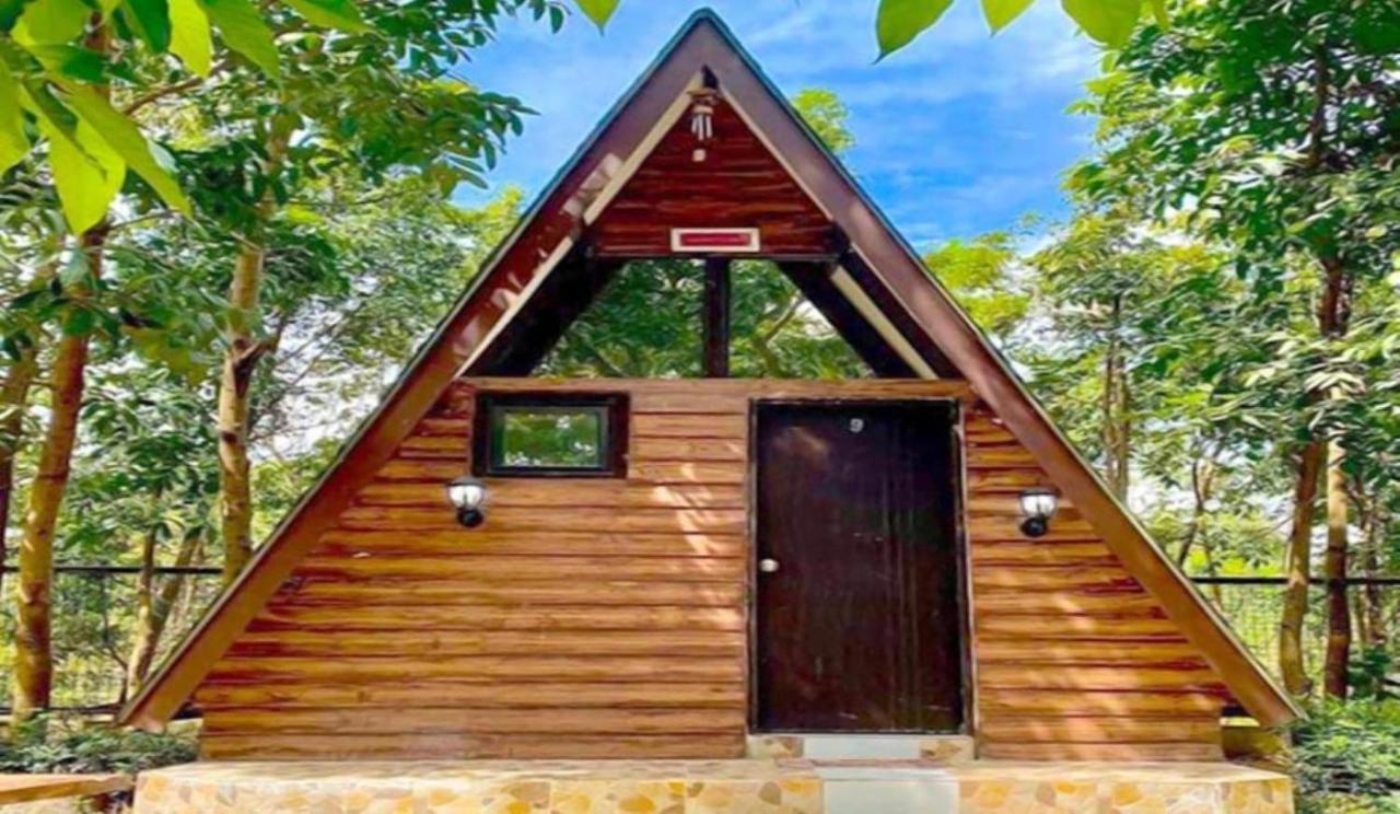 Floating Sanctuary Resort Powered By Cocotel Bulacan ภายนอก รูปภาพ